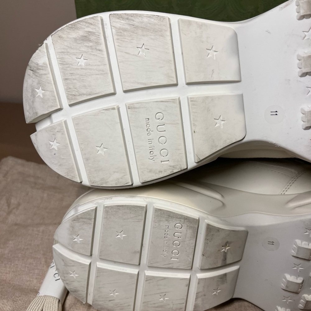 Gucci Cream Sneakers with Red and Green Accents - Picture 7 of 11